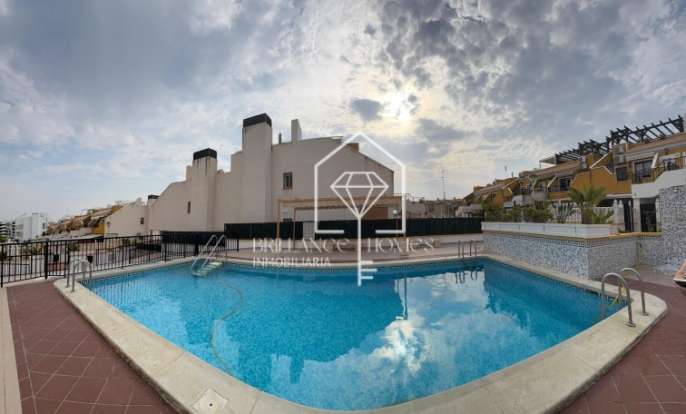 Bungalows Planta Baja - Sprzedaż - Los Arenales del Sol - Arenales