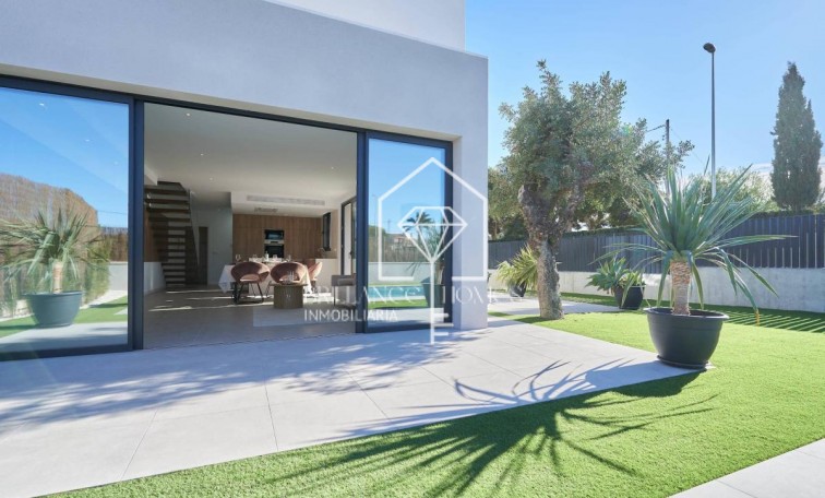 Detached chalet - New Build - San Juan de Alicante - Calle la Sequia s/n
