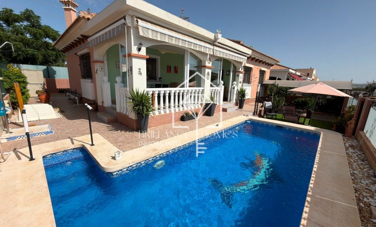 Detached villa - Sale - Los Montesinos - La Herrada