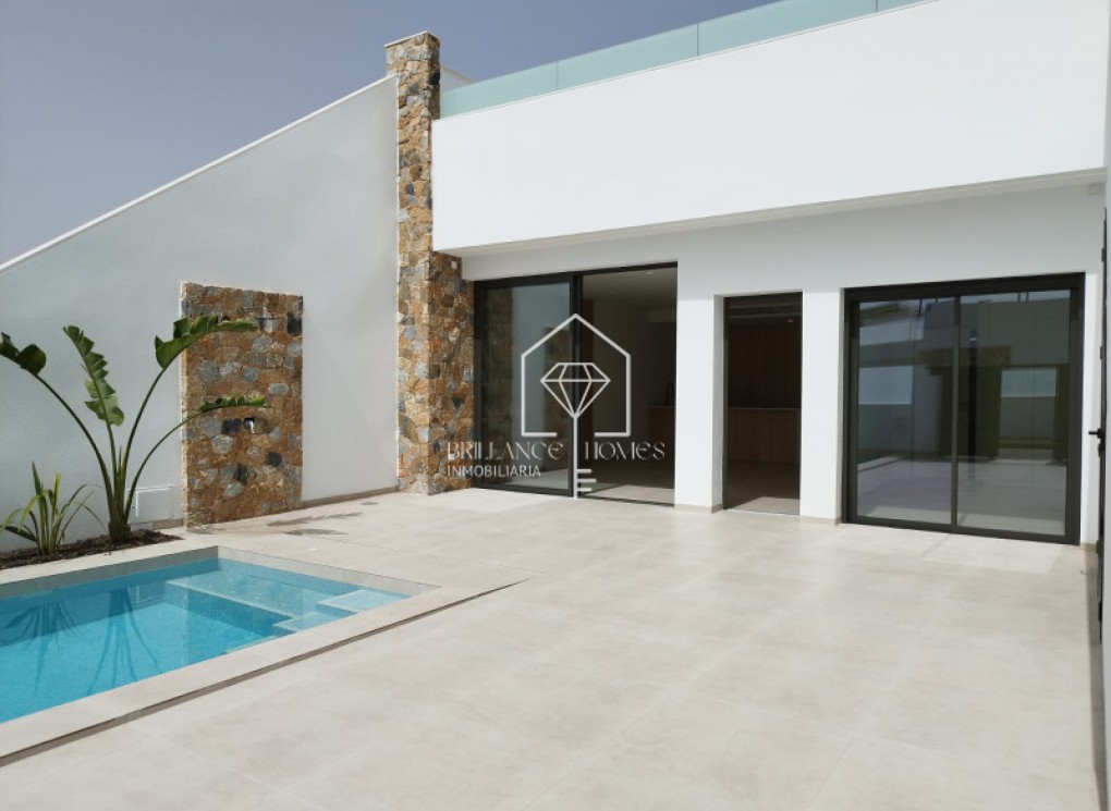 Nouvelle construction - Detached chalet - Los Alcázares  - 30710