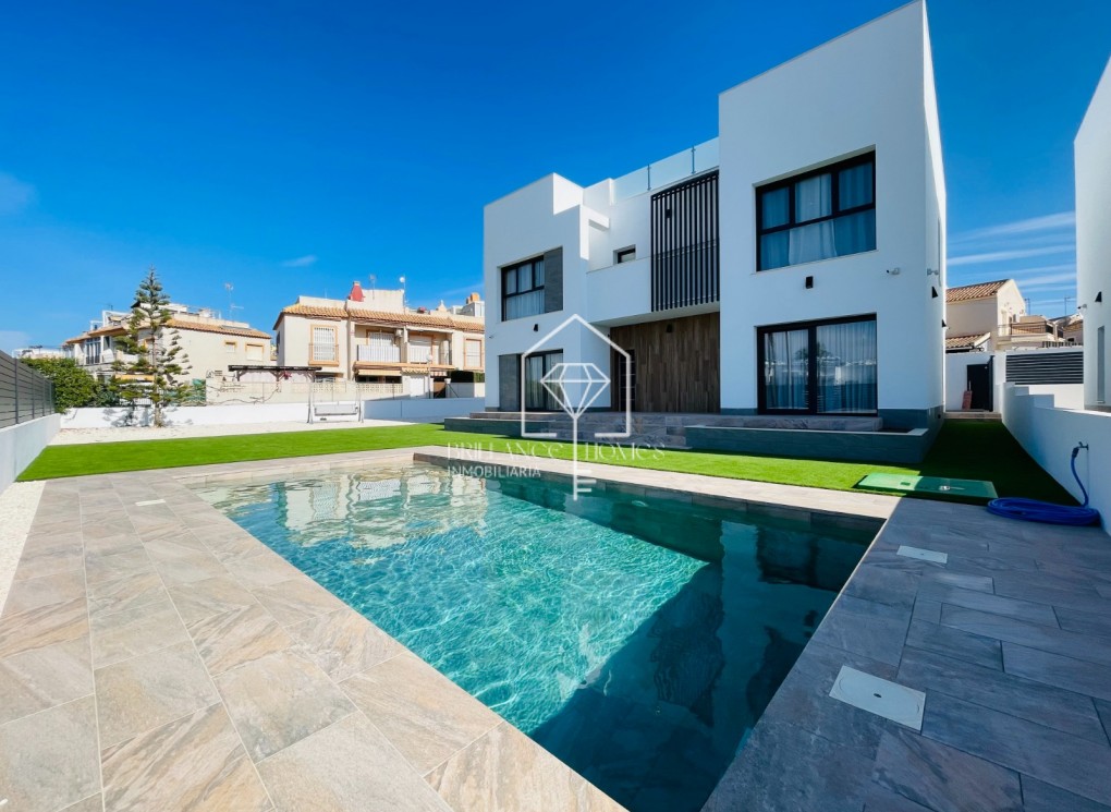 Nouvelle construction - Villas - Torrevieja - 03183