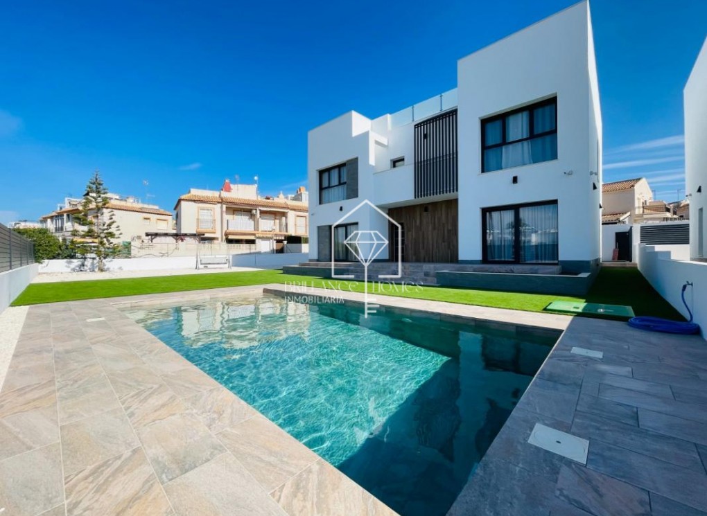 Nowa konstrukcja - Villas - Torrevieja - 03183, Calle Ariadna
