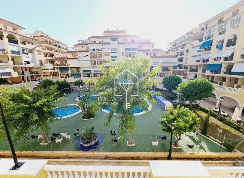 Resale - Apartamento - La Mata