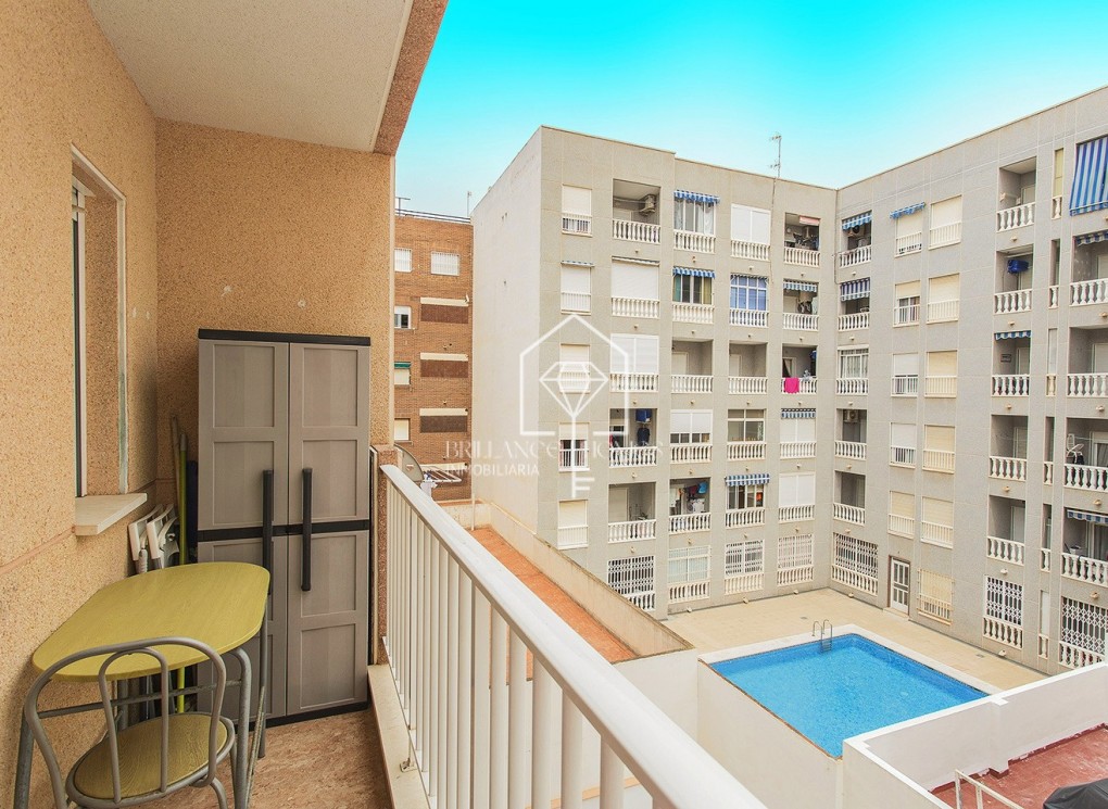 Resale - Apartamento - Torrevieja - Playa de los Locos