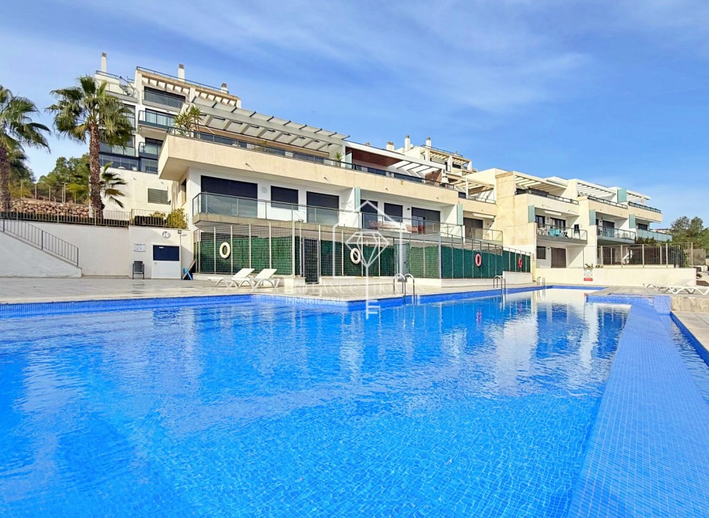 Resale - Apartment - Orihuela Costa - Campoamor