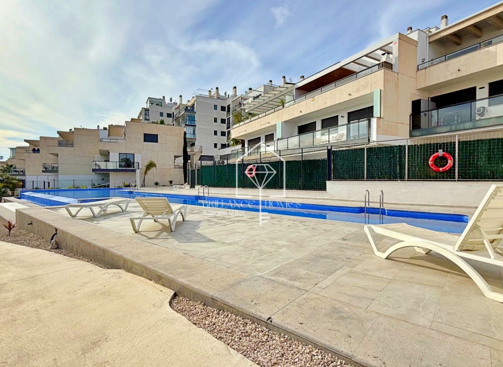 Resale - Apartment - Orihuela Costa - Campoamor