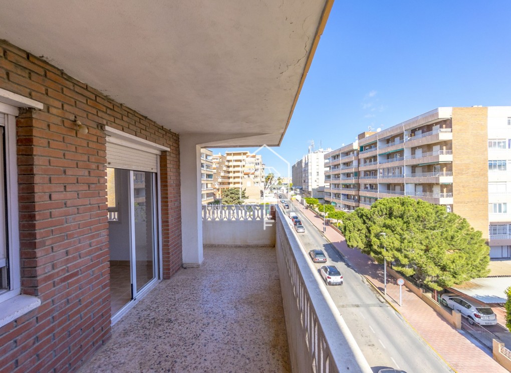 Resale - Apartment - Punta Prima