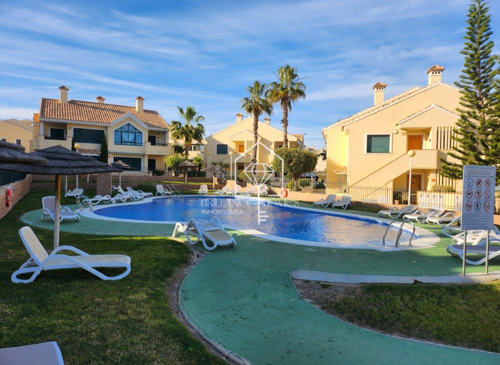 Resale - Bungalow - Orihuela Costa - Campos de Golf