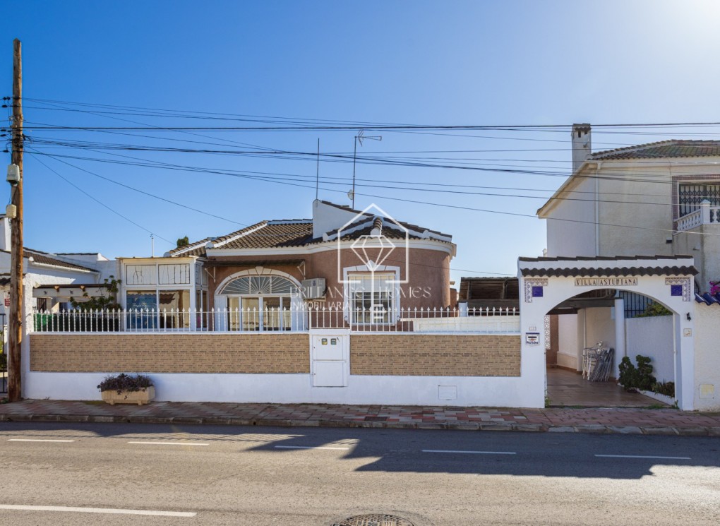 Resale - Detached villa - Torrevieja - Urbanización San Luis