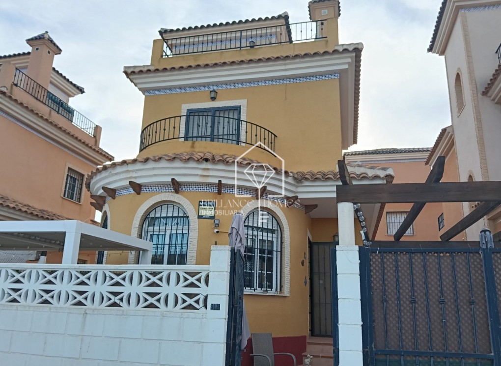 Resale - House - Detached Villa (4) - Los Montesinos - La Herrada