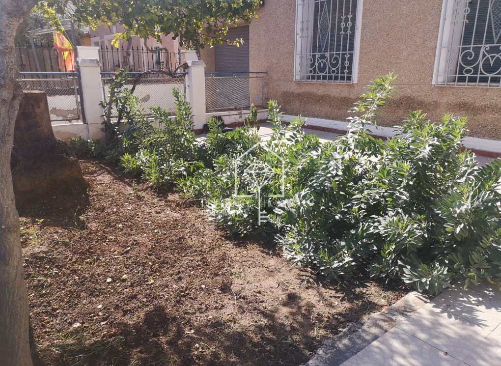 Resale - Townhouse / Semi-detached - Los Montesinos