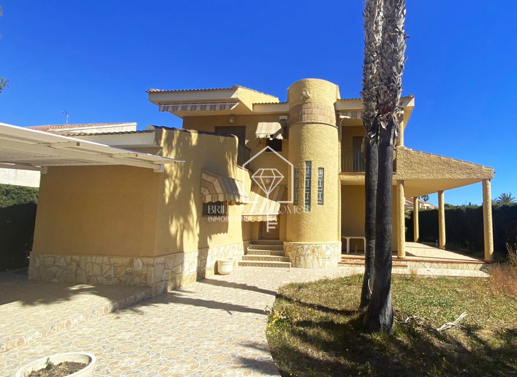 Resale - Villa - Alicante - Campoamor