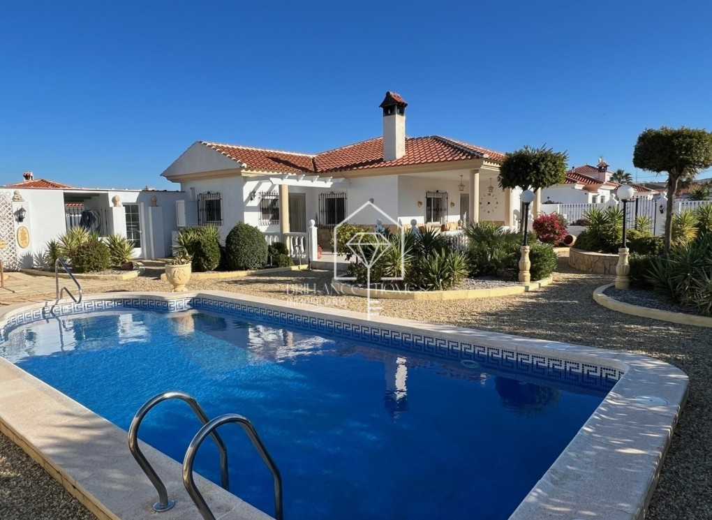 Resale - Villa - Arboleas