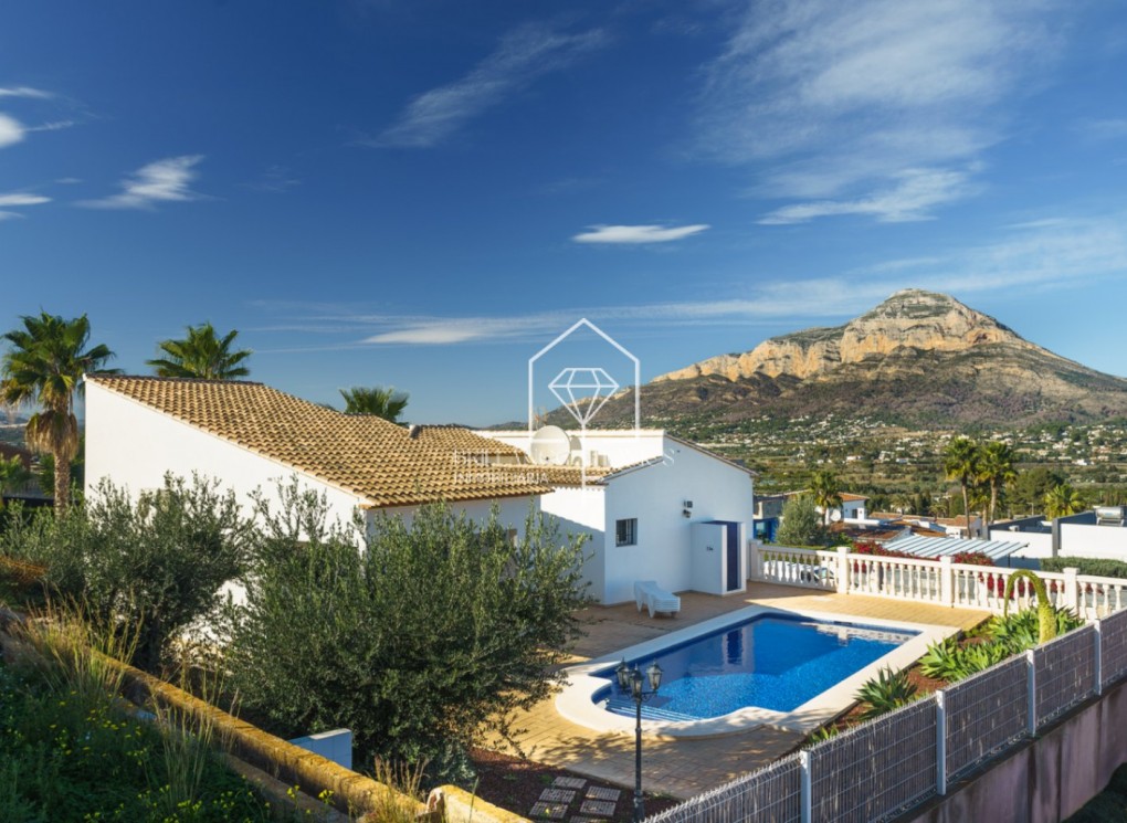 Resale - Villa - Jávea