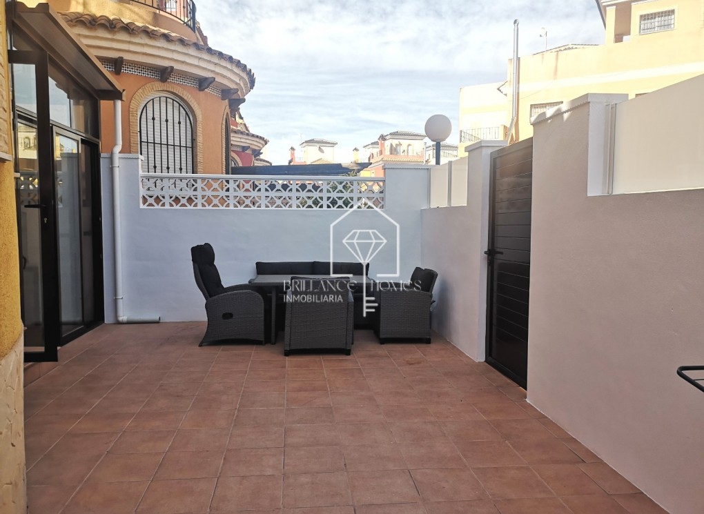 Resale - Villa - Los Montesinos - La Herrada