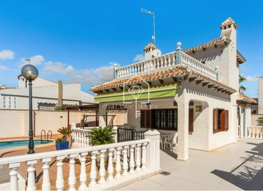 Resale - Villa - Orihuela Costa - La Zenia