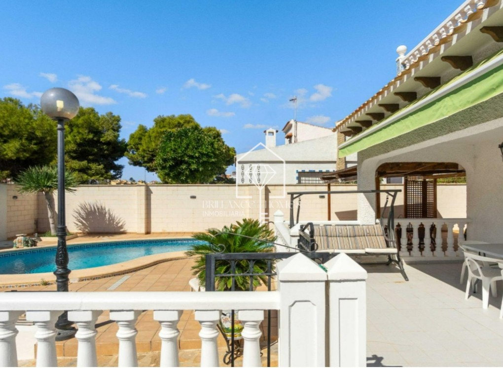 Resale - Villa - Orihuela Costa - La Zenia