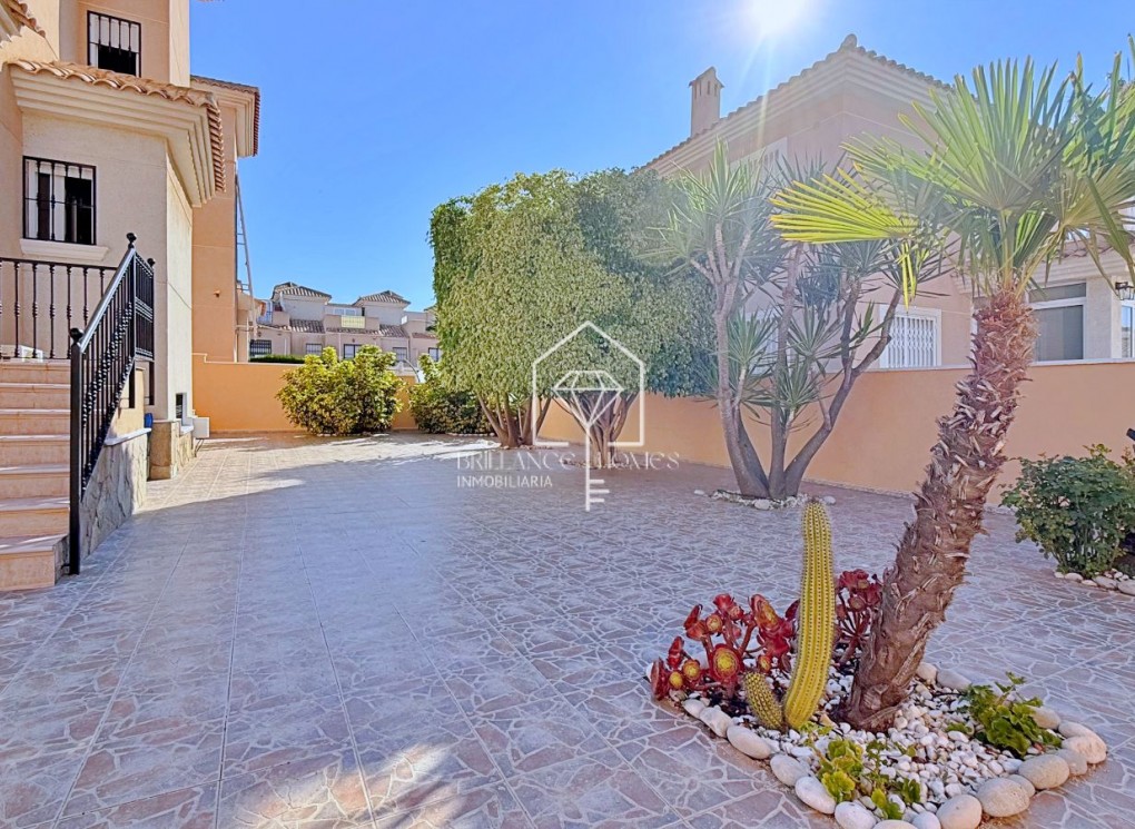 Resale - Villa - Orihuela - Orihuela Costa
