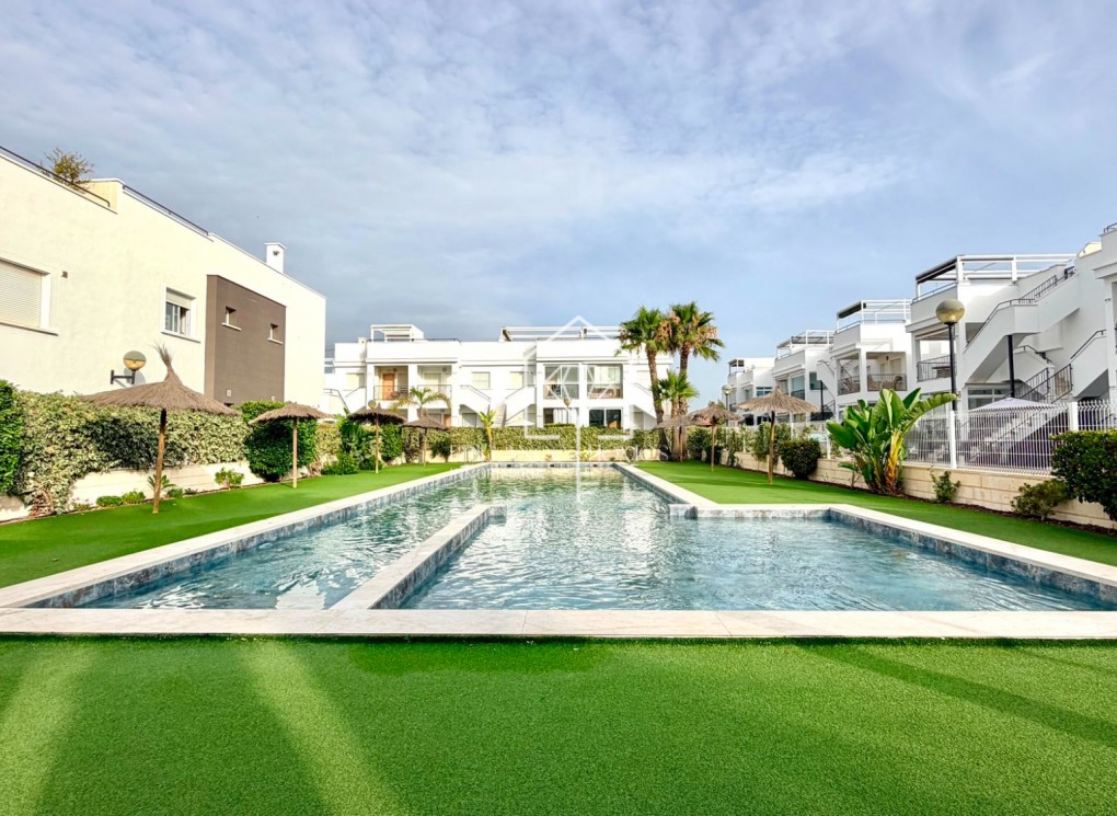 Sale - Apartment / flat - Torrevieja - Aguas Nuevas