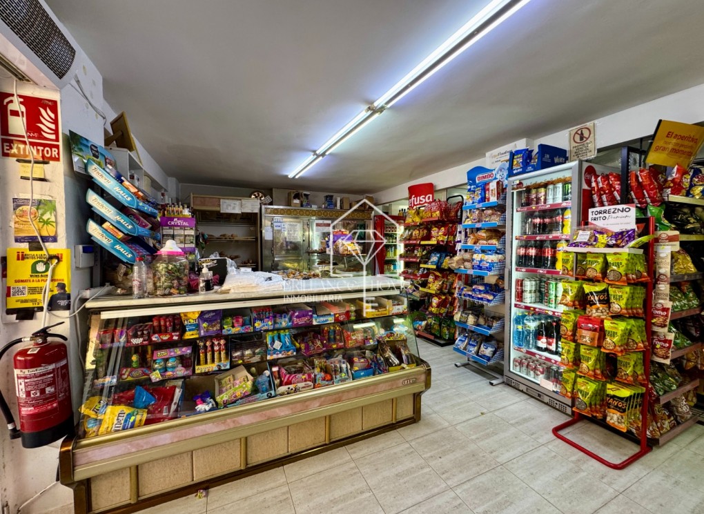 Sale - Commercial space - Los Arenales del Sol - Arenales