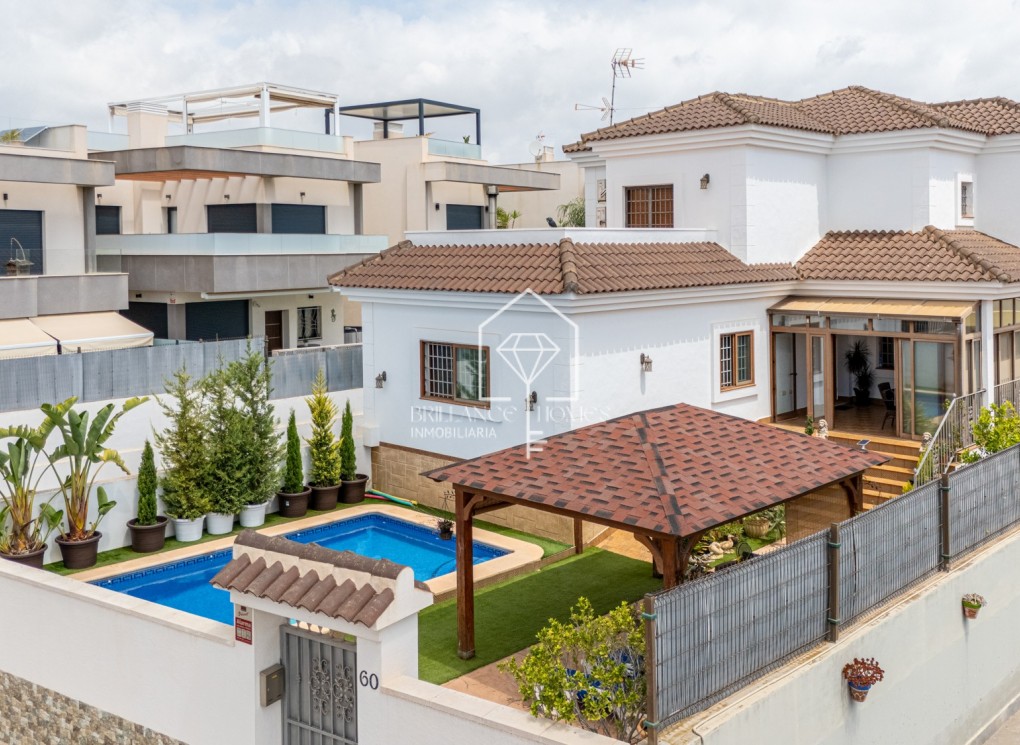 Sale - Detached villa - Los Montesinos - La Herrada