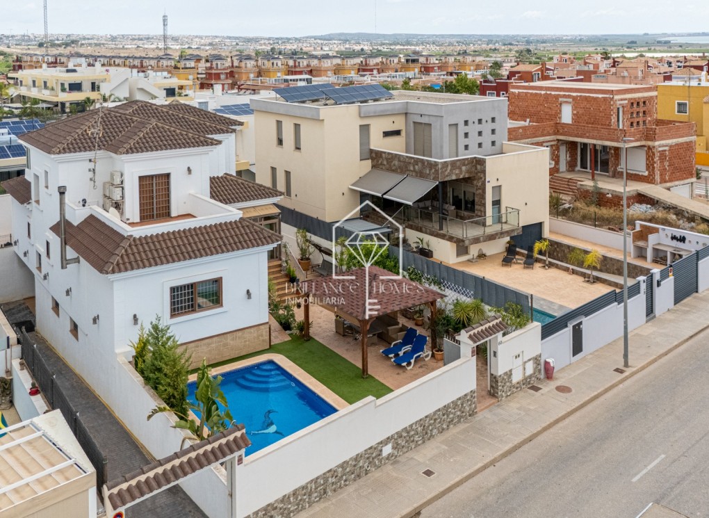 Sale - Detached villa - Los Montesinos - La Herrada