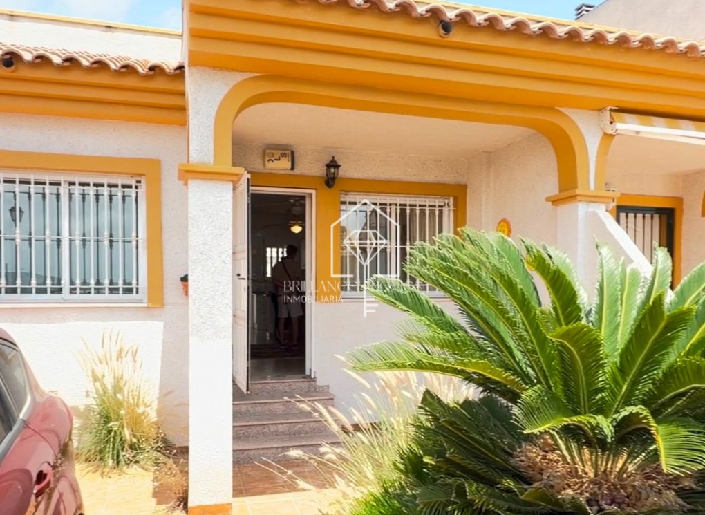 Sale - Townhouse - Daya Nueva