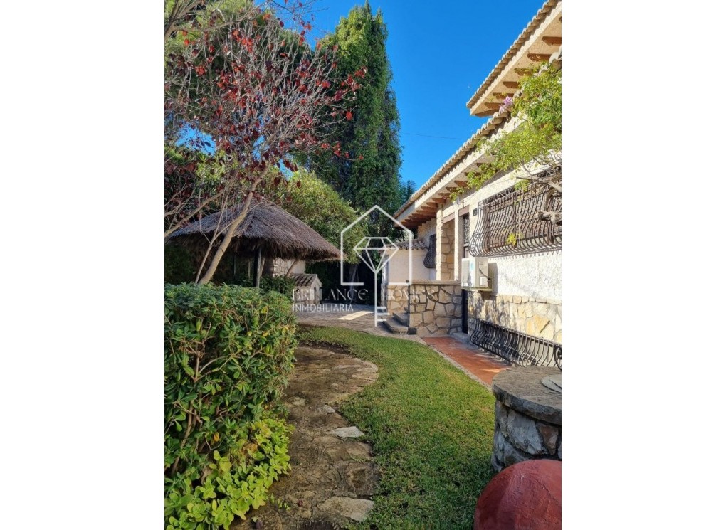 Sale - Villa / Detached house - Alicante - Vistahermosa