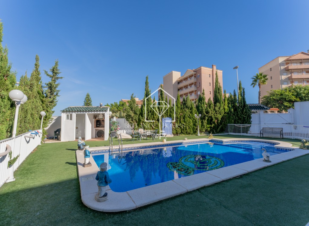 Sale - Villa / Detached house - Los Arenales del Sol - Arenales