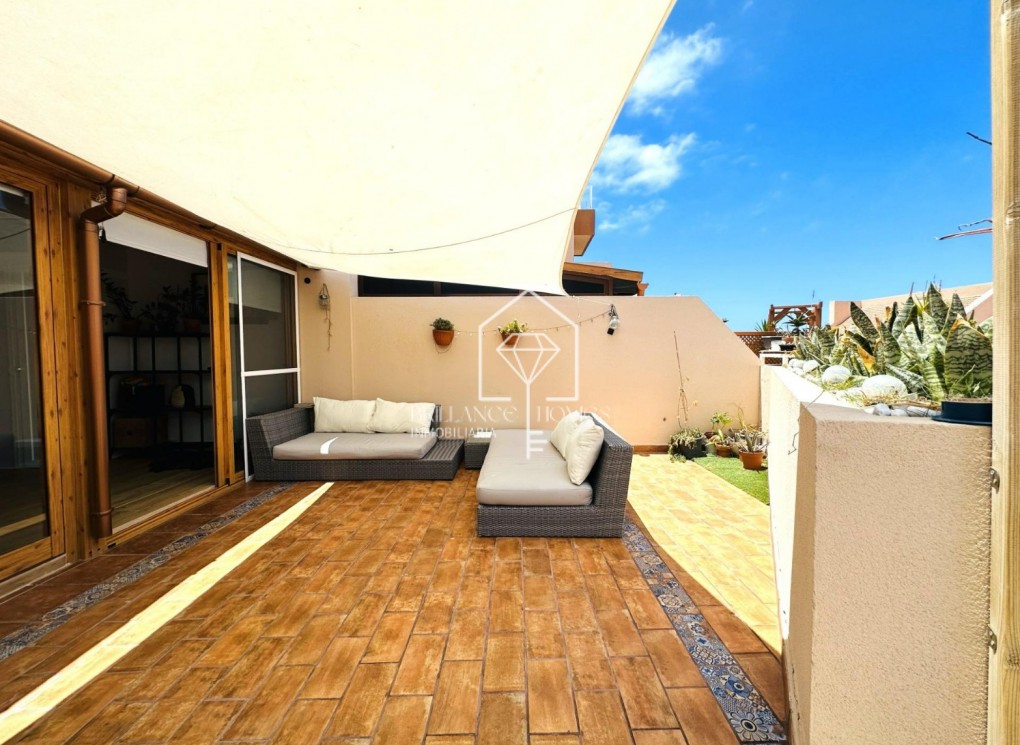 Sale - Villa / Detached house - SANTA CRUZ