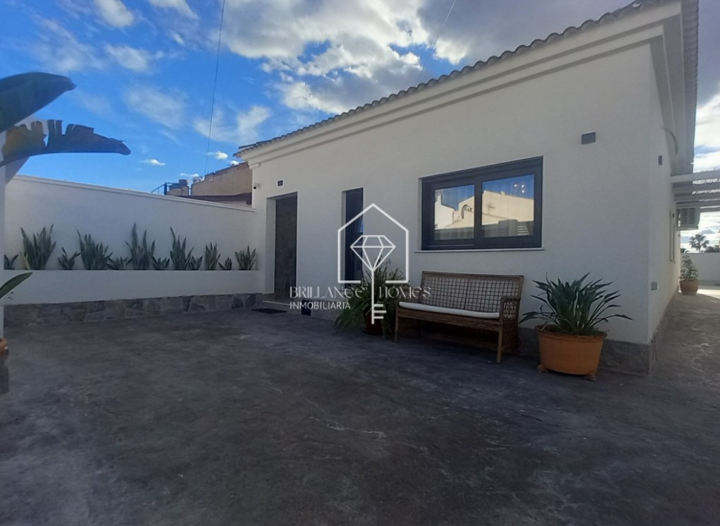 Sale - Villa - El Chaparral