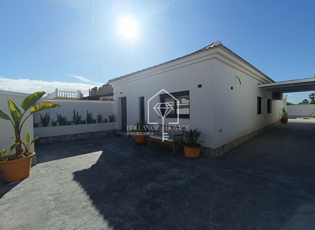 Sale - Villa - El Chaparral