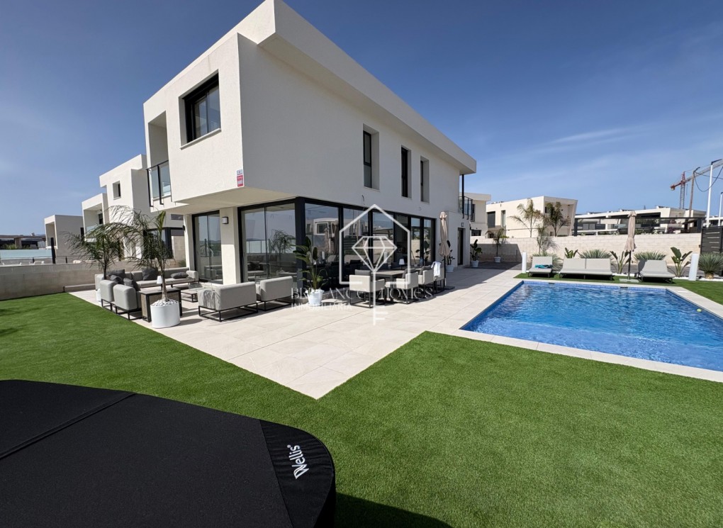 Sale - Villa - Gran Alacant