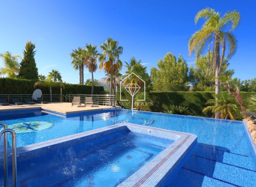 Sale - Villa - Jávea