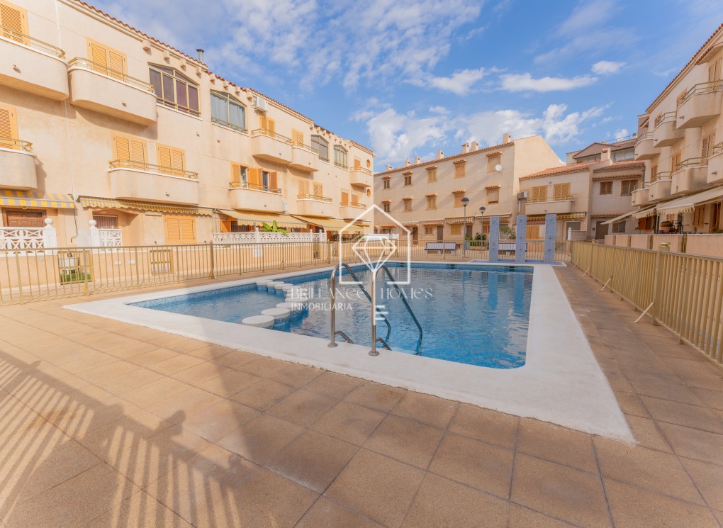 Segunda mano - Bungalow - Los Arenales del Sol - Arenales