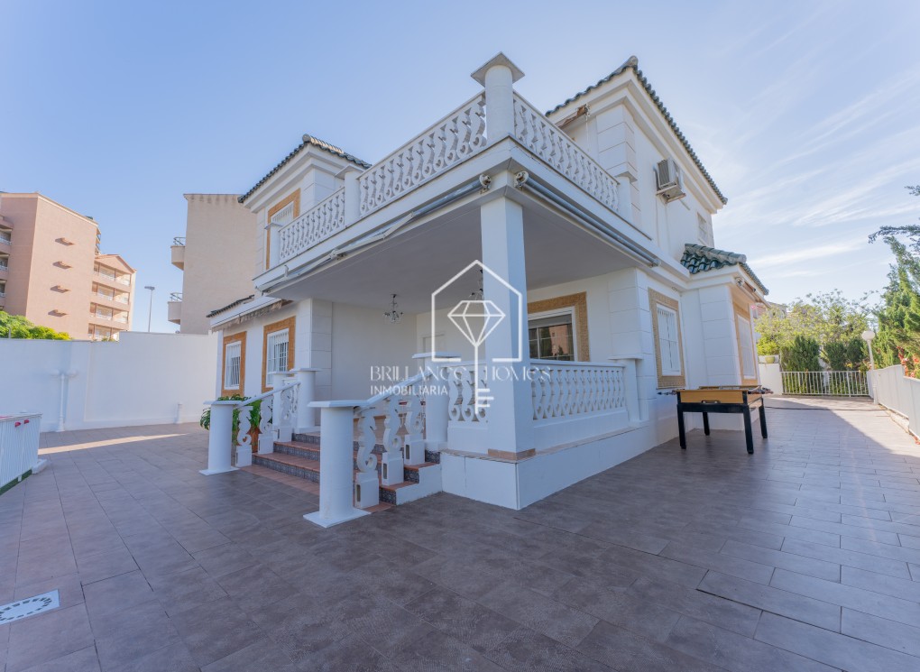 Segunda mano - Chalet - Los Arenales del Sol - Arenales