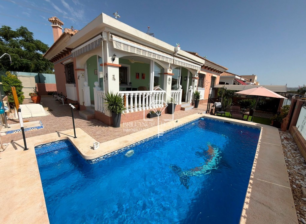 Segunda mano - Detached villa - Los Montesinos - La Herrada