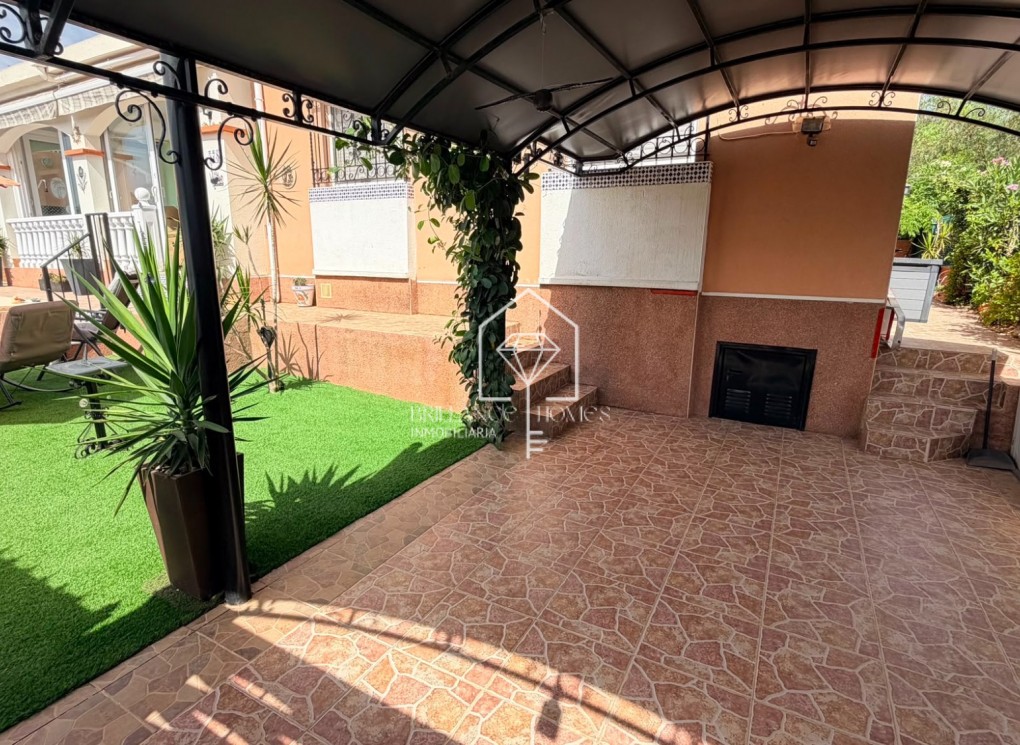 Segunda mano - Detached villa - Los Montesinos - La Herrada