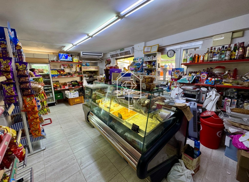 Segunda mano - Local comercial - Los Arenales del Sol - Arenales