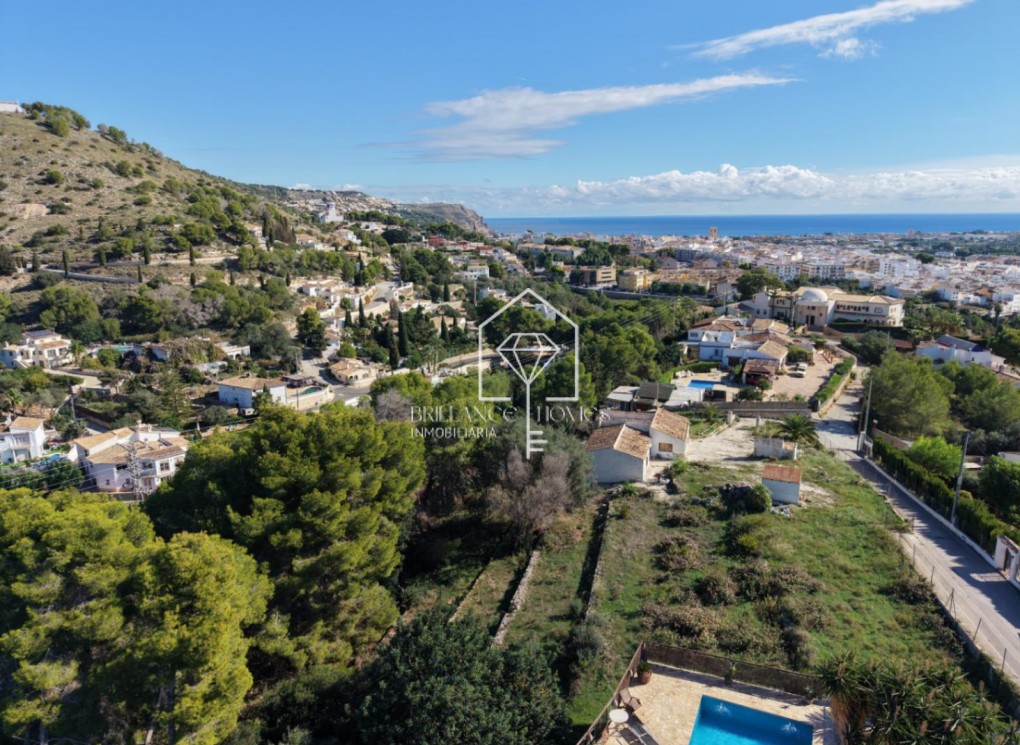 Segunda mano - Plot - Jávea