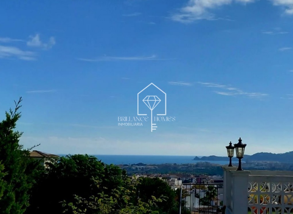 Segunda mano - Plot - Jávea