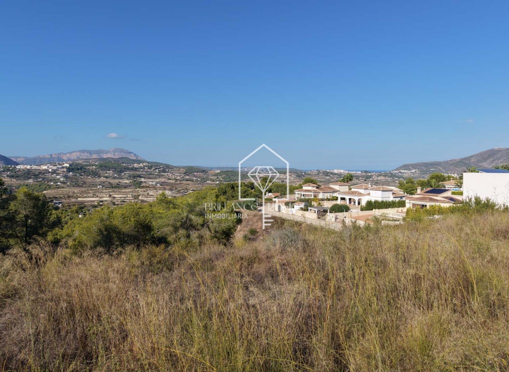 Segunda mano - Plot - Moraira