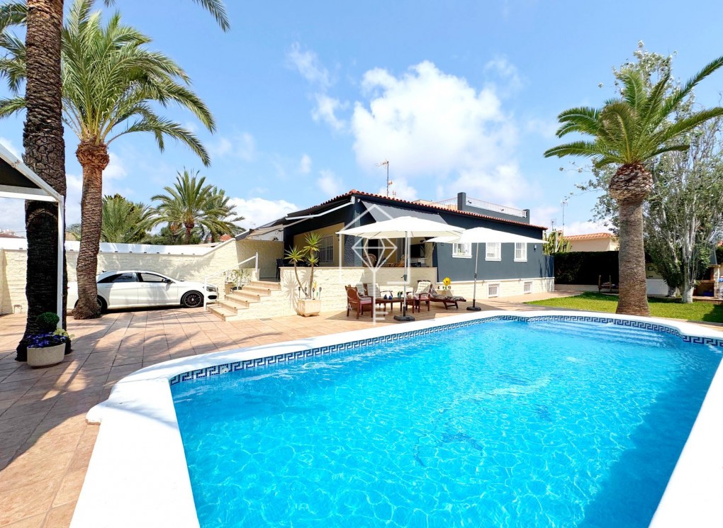 Segunda mano - Villa - Torrevieja - Rocio del Mar