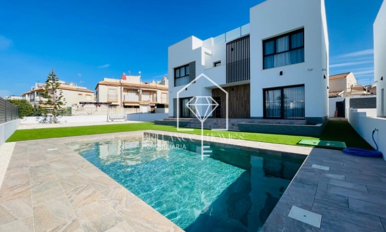 Villa - Obra nueva - Torrevieja - Torrevieja