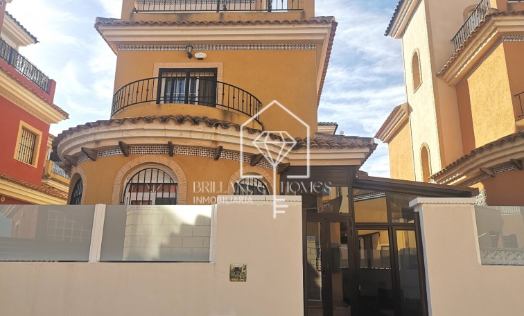 Villa - Sale - Los Montesinos - La Herrada