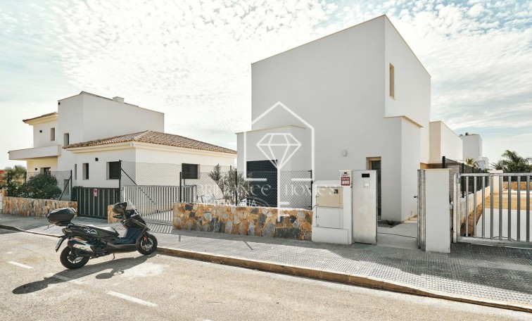 Obra nueva - Detached chalet - Los Montesinos - 03187
