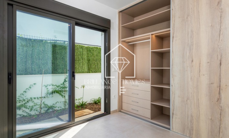 Nowa konstrukcja - Detached chalet - Los Alcázares  - 30710