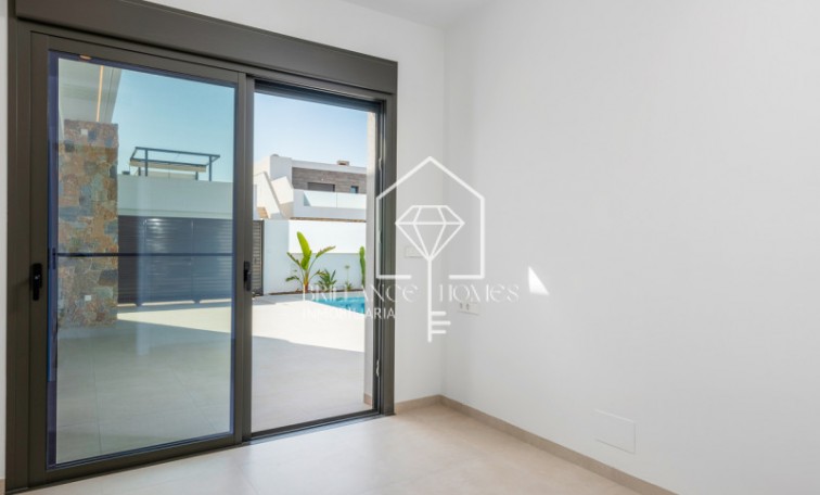 Nowa konstrukcja - Detached chalet - Los Alcázares  - 30710