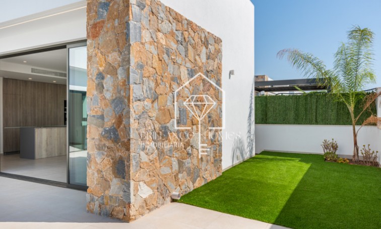 Nowa konstrukcja - Detached chalet - Los Alcázares  - 30710