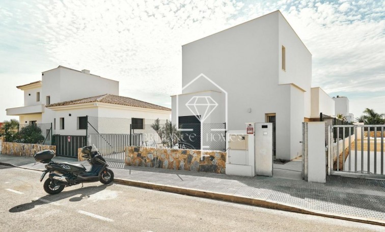 Nouvelle construction - Detached chalet - Los Montesinos - 03187